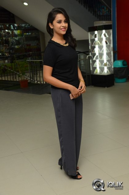 Sri-Divya-Interview-About-Rayudu